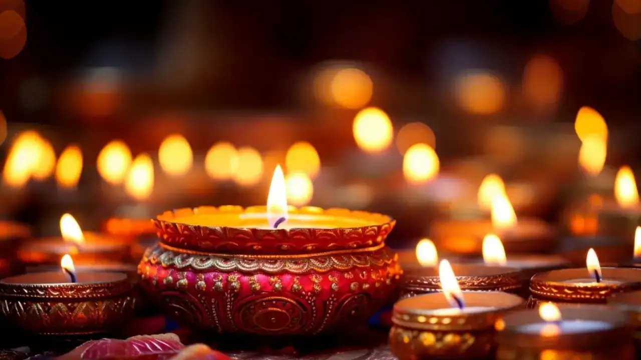 Diwali 2024: दिवाली पर कैसे मां लक्ष्मी को प्रसन्न करे, जाने शुभ मुहुर्त, धनतेरस का शुभ समय, और पूजा विधि