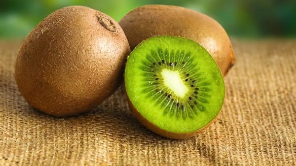 Winter Health Tips: ठंड में 206 हड्डियों को मजबूत के साथ एक्सपर्ट बना देगा ये 7 फल